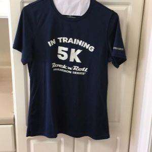Brooks running top